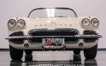 Unknown-Corvette-1962-Ermine-White-Black-24