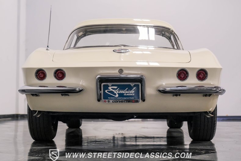 Unknown-Corvette-1962-Ermine-White-Black-25