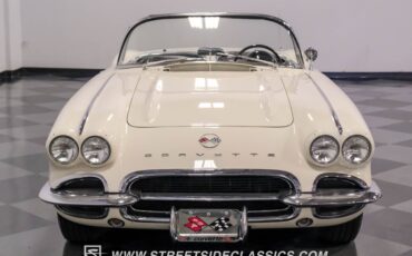 Unknown-Corvette-1962-Ermine-White-Black-26