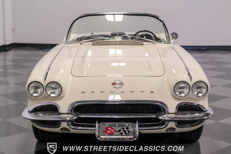 Unknown-Corvette-1962-Ermine-White-Black-26