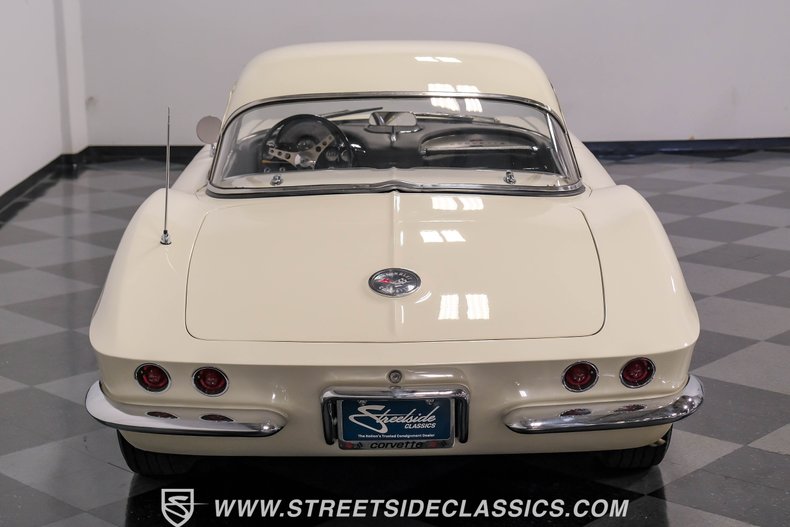Unknown-Corvette-1962-Ermine-White-Black-27