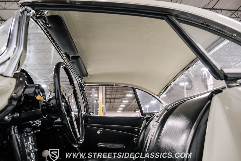 Unknown-Corvette-1962-Ermine-White-Black-28