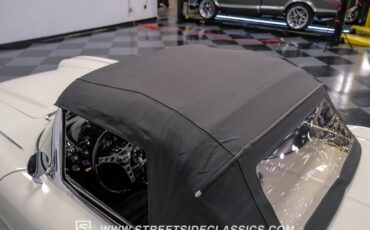 Unknown-Corvette-1962-Ermine-White-Black-29