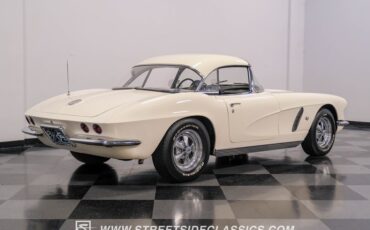 Unknown-Corvette-1962-Ermine-White-Black-3