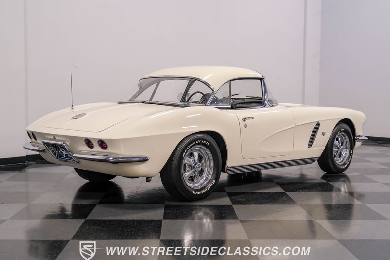 Unknown-Corvette-1962-Ermine-White-Black-3