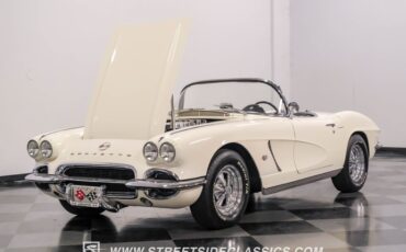 Unknown-Corvette-1962-Ermine-White-Black-33