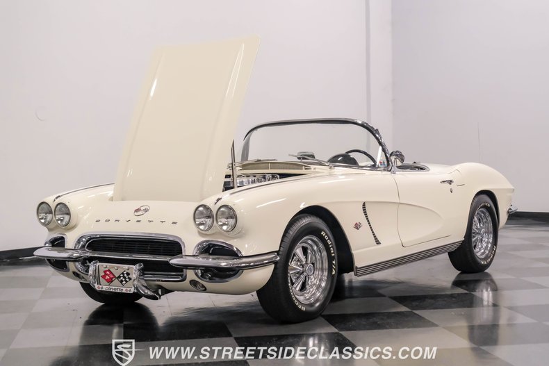 Unknown-Corvette-1962-Ermine-White-Black-33