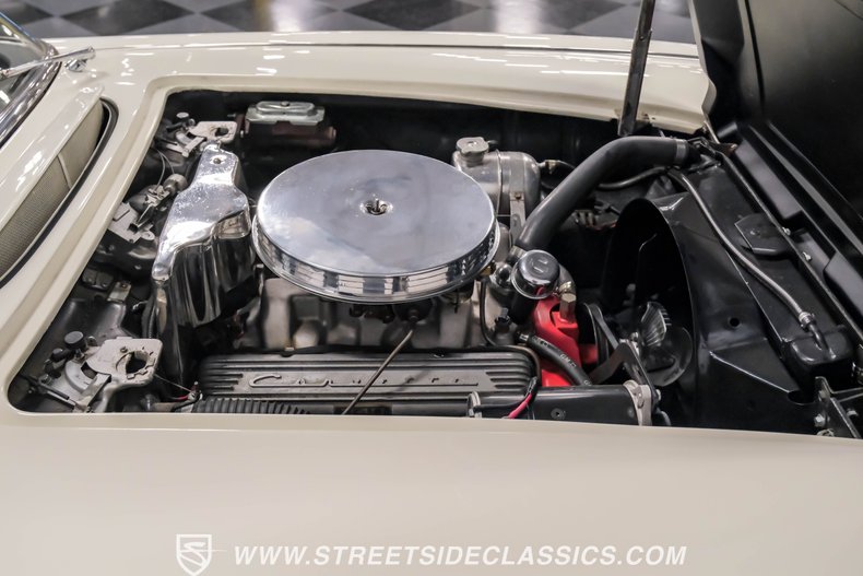 Unknown-Corvette-1962-Ermine-White-Black-35