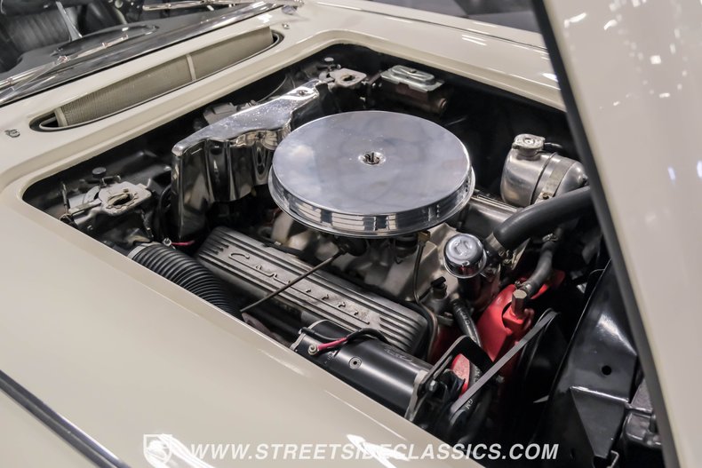 Unknown-Corvette-1962-Ermine-White-Black-36