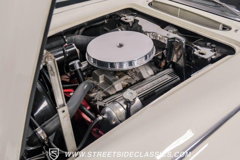 Unknown-Corvette-1962-Ermine-White-Black-37