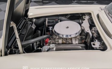 Unknown-Corvette-1962-Ermine-White-Black-38