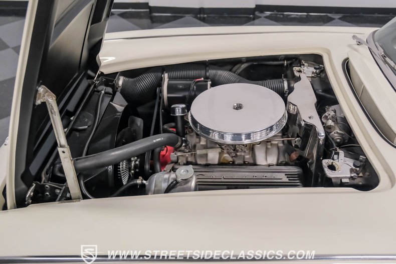 Unknown-Corvette-1962-Ermine-White-Black-38