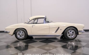 Unknown-Corvette-1962-Ermine-White-Black-4