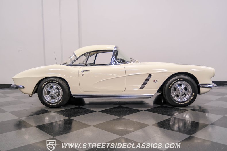 Unknown-Corvette-1962-Ermine-White-Black-4