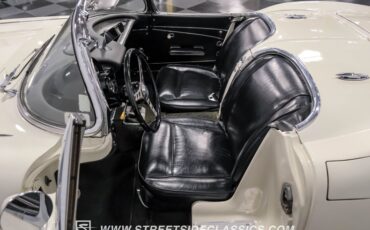 Unknown-Corvette-1962-Ermine-White-Black-40