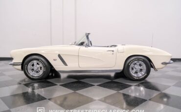 Unknown-Corvette-1962-Ermine-White-Black-42