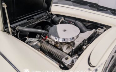 Unknown-Corvette-1962-Ermine-White-Black-43