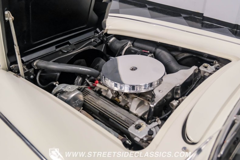 Unknown-Corvette-1962-Ermine-White-Black-43