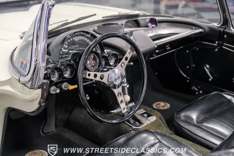 Unknown-Corvette-1962-Ermine-White-Black-44