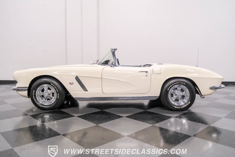 Unknown-Corvette-1962-Ermine-White-Black-46