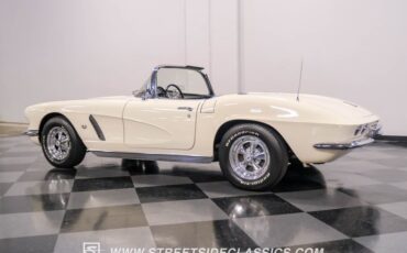 Unknown-Corvette-1962-Ermine-White-Black-47