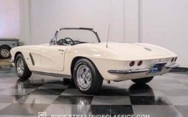 Unknown-Corvette-1962-Ermine-White-Black-48