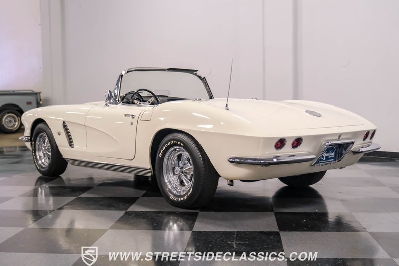 Unknown-Corvette-1962-Ermine-White-Black-48