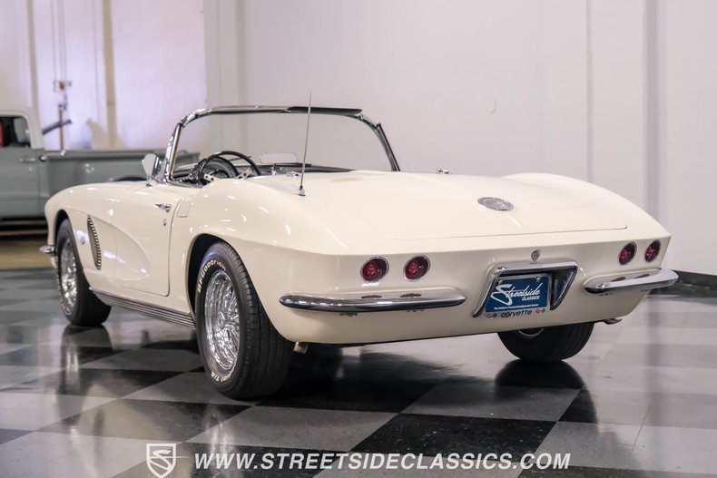 Unknown-Corvette-1962-Ermine-White-Black-49