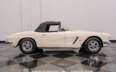 Unknown-Corvette-1962-Ermine-White-Black-5