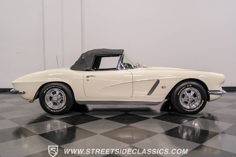 Unknown-Corvette-1962-Ermine-White-Black-5
