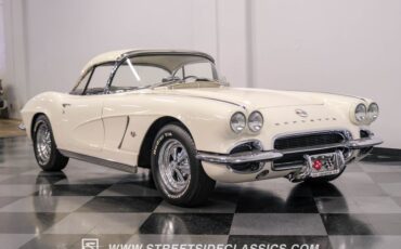 Unknown-Corvette-1962-Ermine-White-Black-7