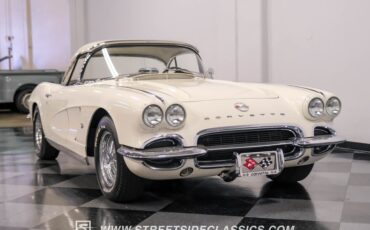 Unknown-Corvette-1962-Ermine-White-Black-8