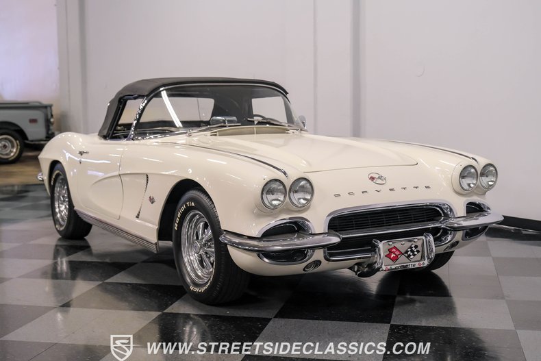 Unknown-Corvette-1962-Ermine-White-Black-9