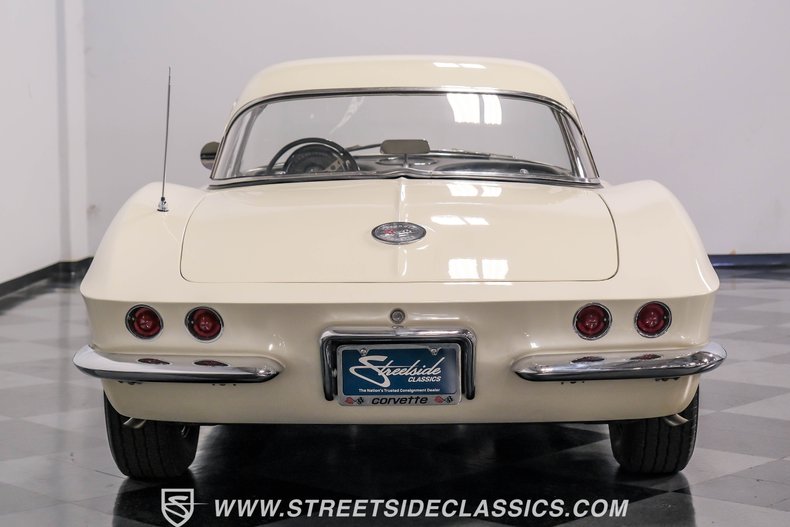 Unknown-Corvette-1962-Ermine-White-Black