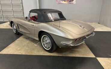 Unknown-Corvette-1962-Fawn-Beige-Red-2