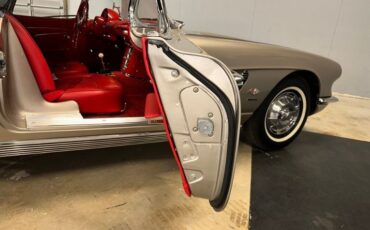 Unknown-Corvette-1962-Fawn-Beige-Red-37