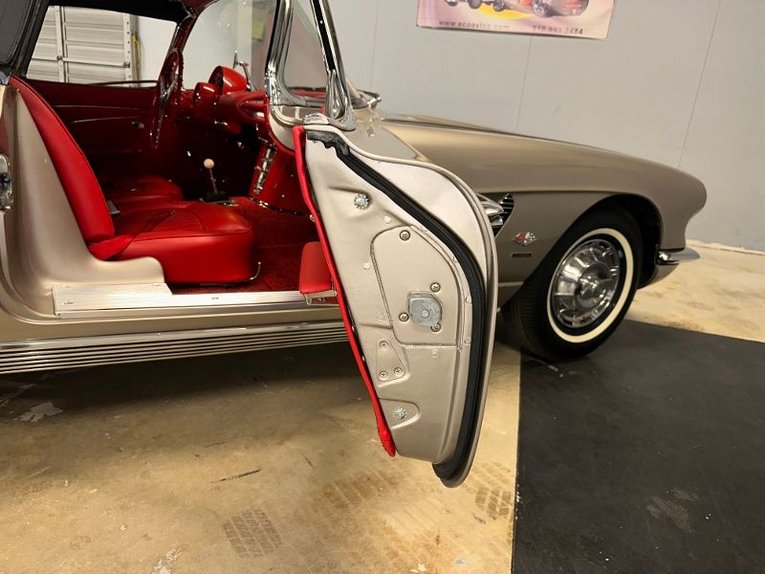 Unknown-Corvette-1962-Fawn-Beige-Red-37