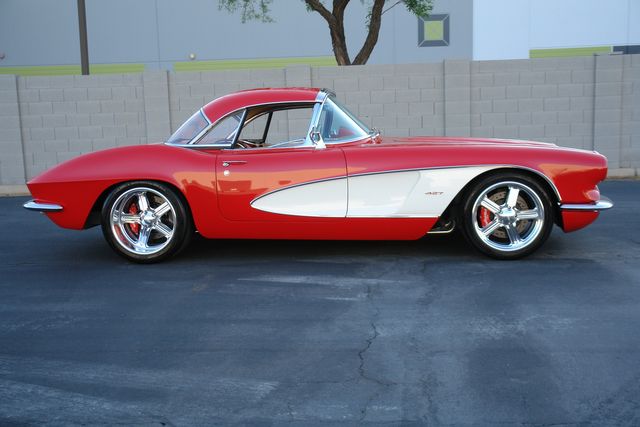 Unknown-Corvette-1962-Red-Tan-1