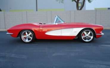 Unknown-Corvette-1962-Red-Tan-3