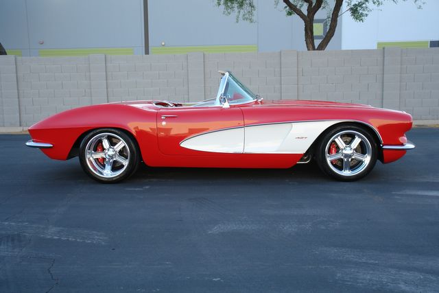 Unknown-Corvette-1962-Red-Tan-3