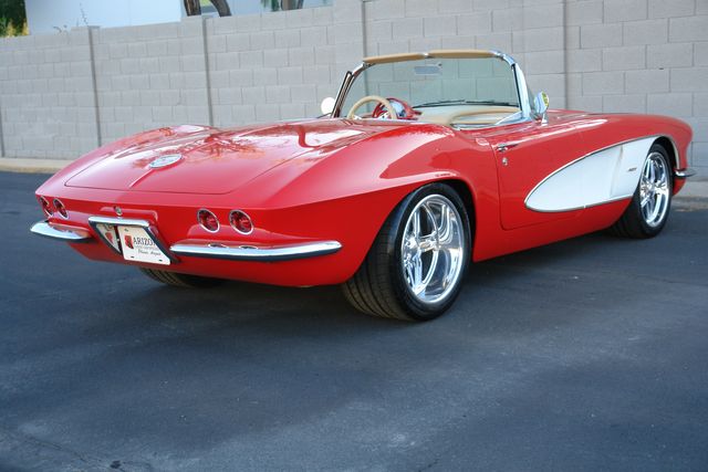 Unknown-Corvette-1962-Red-Tan-46