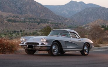 Unknown-Corvette-1962-Silver-Red