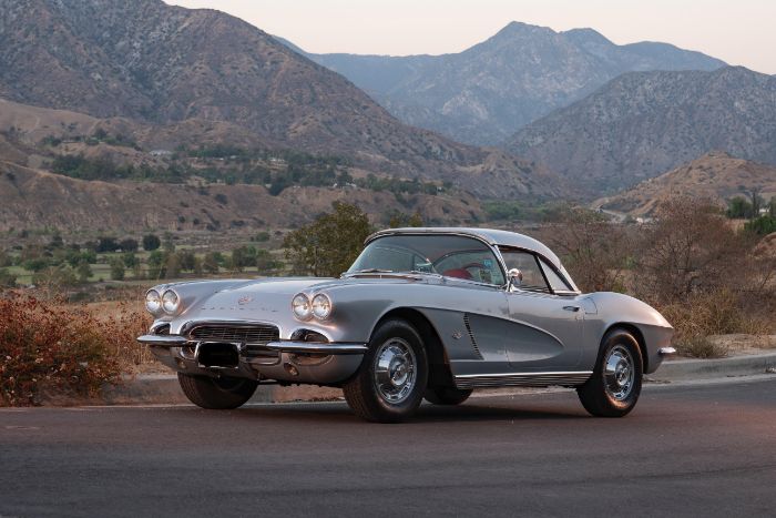 Unknown-Corvette-1962-Silver-Red