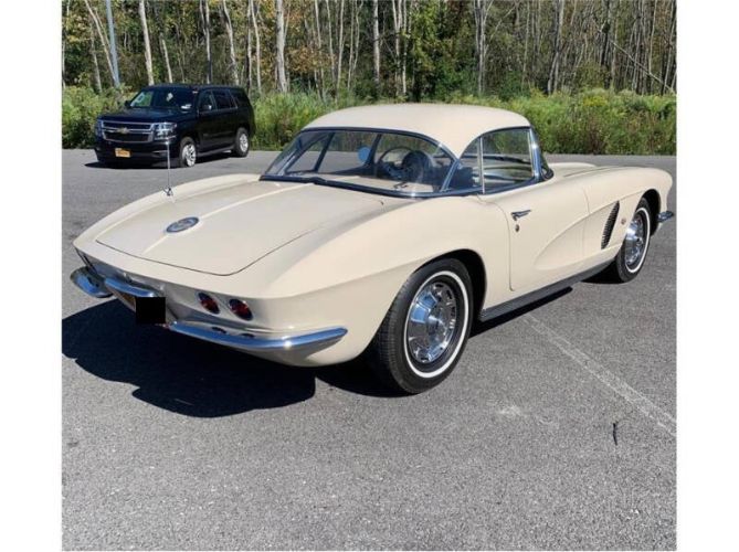 Unknown-Corvette-1962-Tan-Tan-1