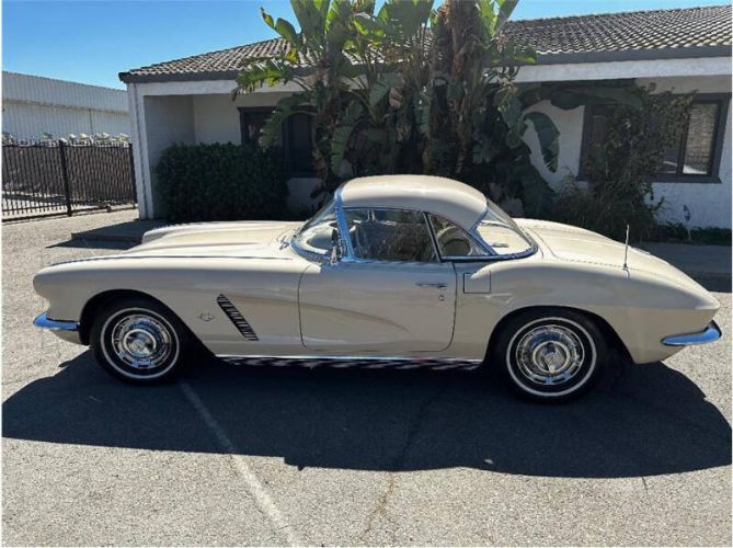 Unknown-Corvette-1962-Tan-Tan-8