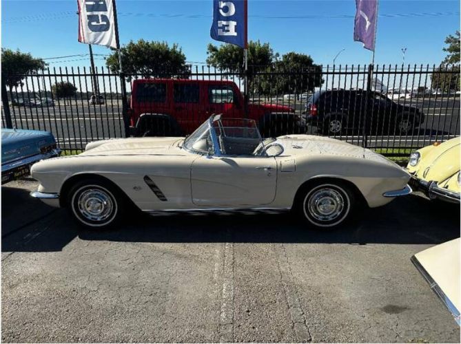 Unknown-Corvette-1962-Tan-Tan
