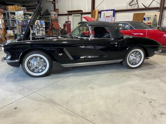 Unknown-Corvette-1962-Triple-Black-Black-7