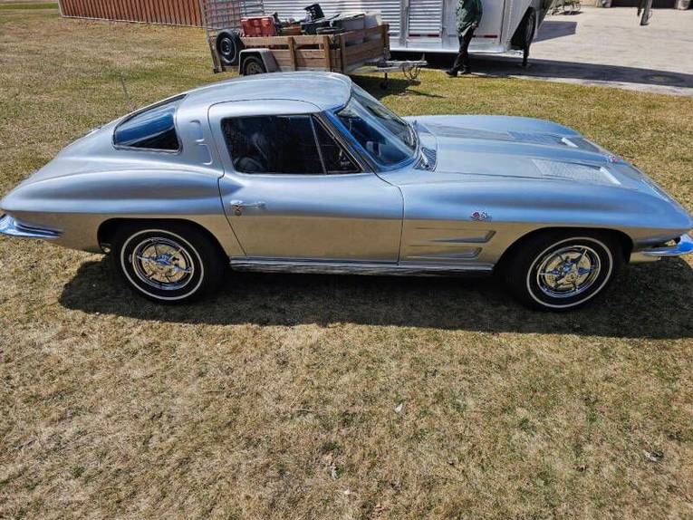 Unknown-Corvette-1963-silver-black-1