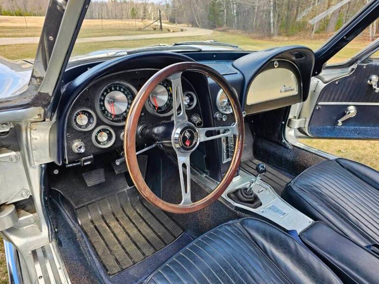 Unknown-Corvette-1963-silver-black-2