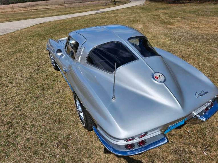 Unknown-Corvette-1963-silver-black
